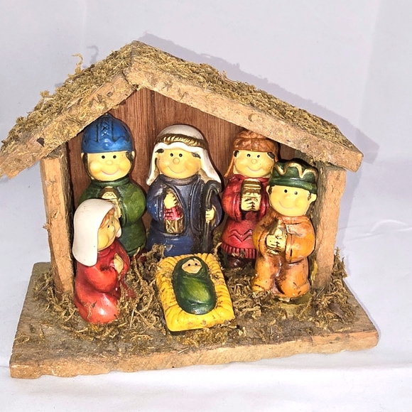 Tii Collections Small Christmas Nativity - Picture 1 of 6